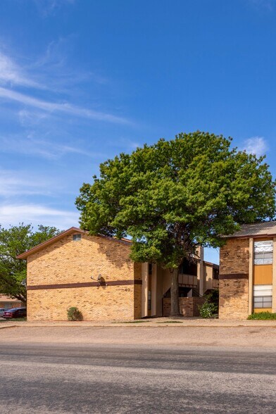 More Photos Of 1102 Sherman Ave, Levelland Apartments For Sale