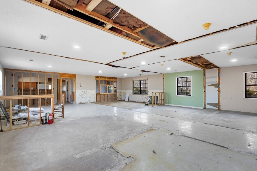 More Photos Of 2425 Highway 41A Byp, Clarksville Light Distribution For Sale