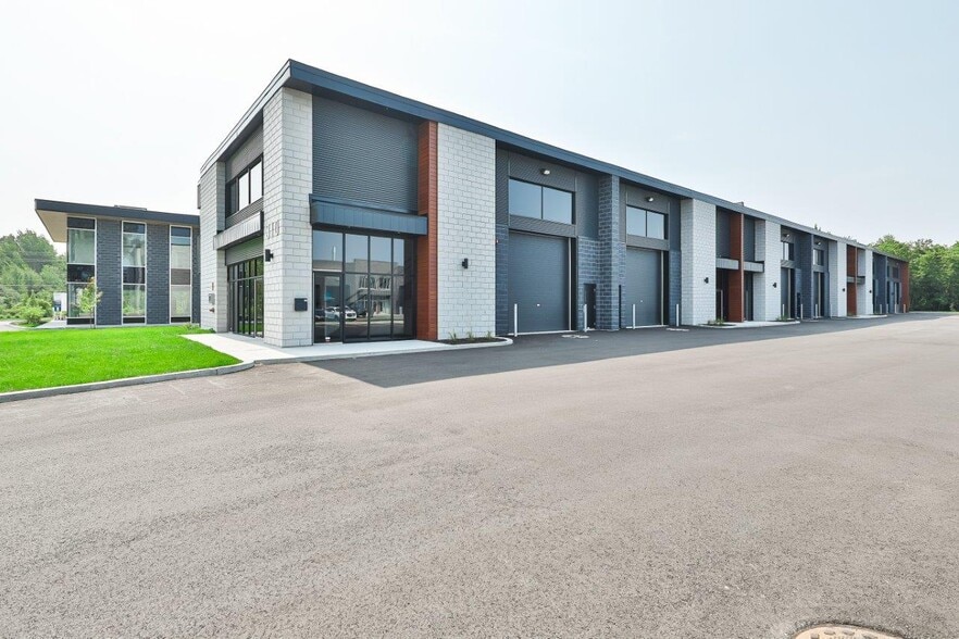 Primary Photo Of 310-320 Legault Rue, Blainville Warehouse For Lease