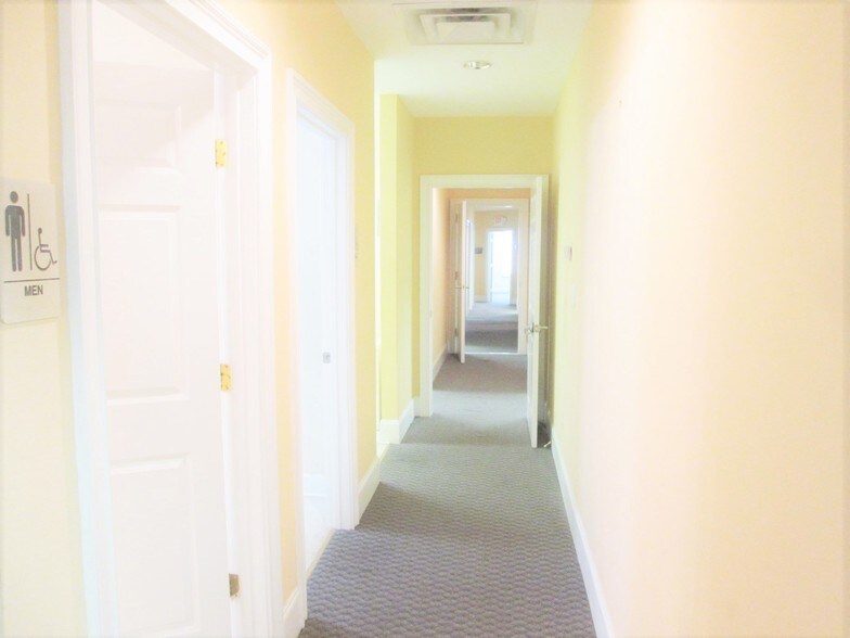 More Photos Of 4568 Lawrenceville Hwy NW, Lilburn Office For Sale