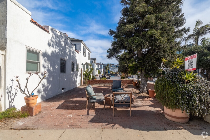 More Photos Of 35 17th St, Hermosa Beach Apartments For Sale