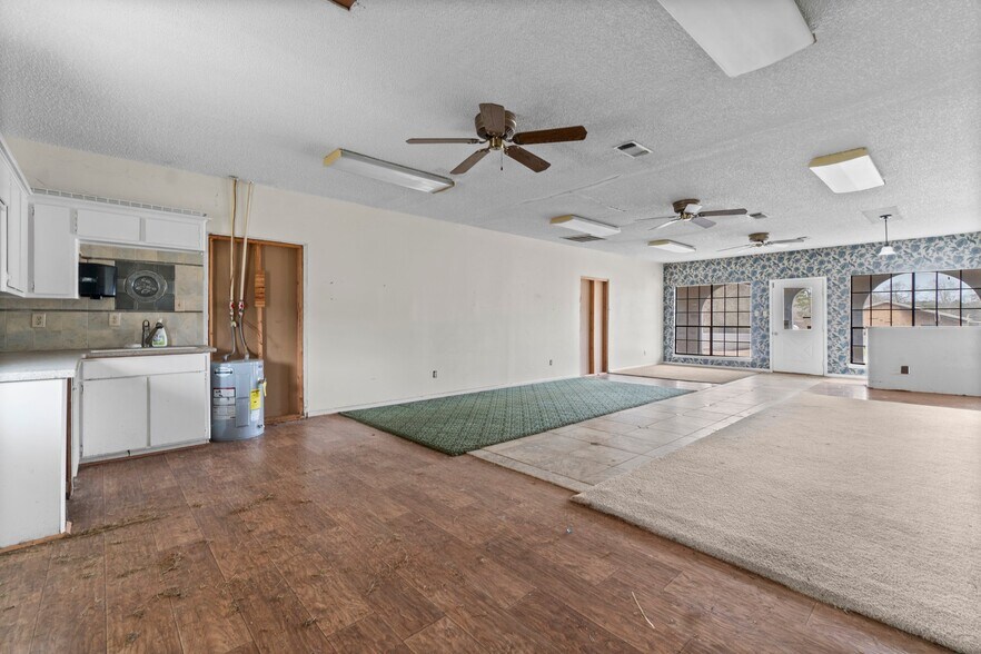 More Photos Of 6738 US Highway 190 E, Livingston Convenience Store For Sale