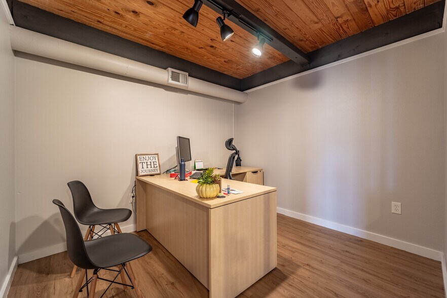 More Photos Of 7904 Coastal Hwy, Ocean City Office For Sale
