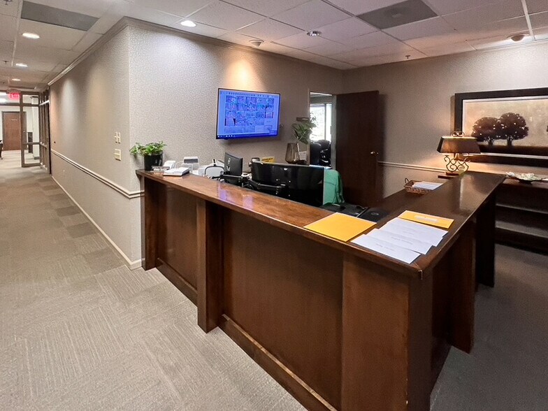 More Photos Of 900 S Shackleford Rd, Little Rock Office For Lease