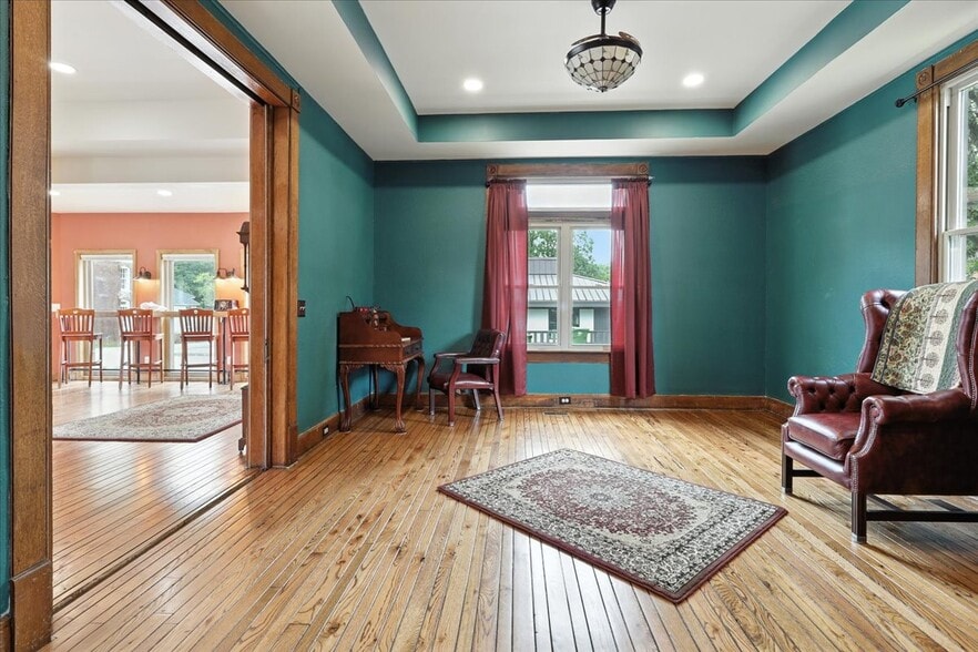 More Photos Of 321 High St, Maryville Restaurant For Sale