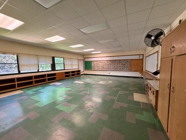 More Photos Of 655 W Perry St, Belvidere Schools For Sale