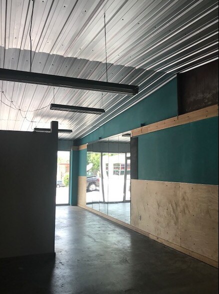 More Photos Of 1501 Sam Houston Ave, Huntsville Storefront Retail Office For Lease