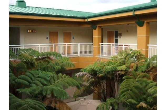 More Photos Of 82 Puuhonu Pl, Hilo Medical For Lease