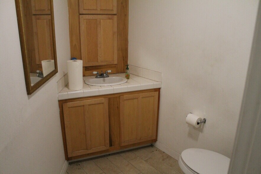 More Photos Of 661 N Pacific Ave, San Pedro Manufacturing For Sale
