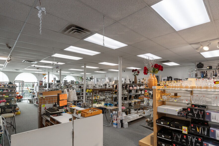 More Photos Of 541 Main St, New Rochelle Office For Sale