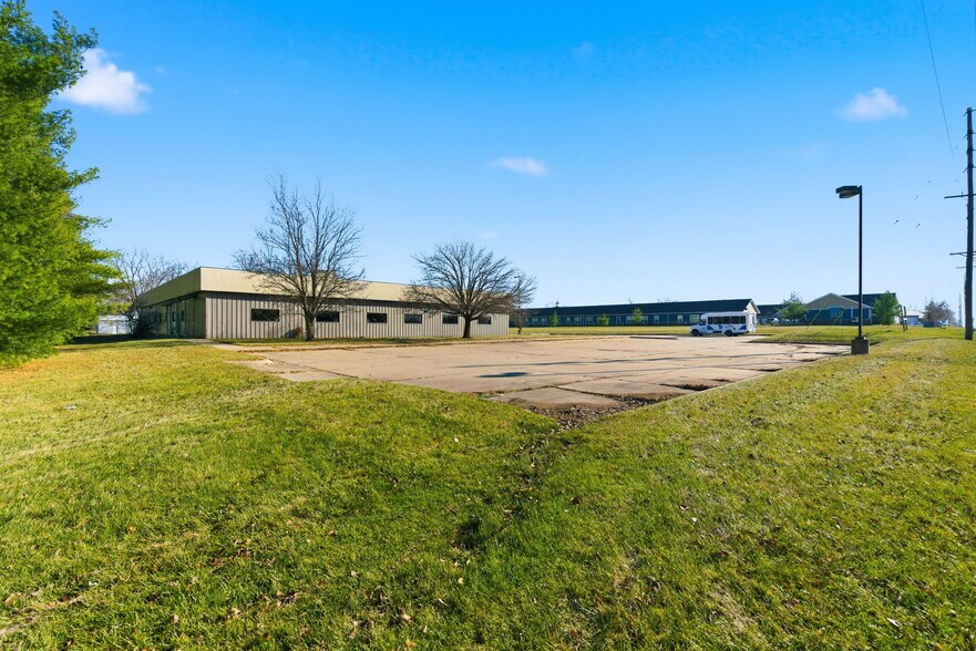 More Photos Of 1612 N Osteopathy, Kirksville Office For Sale
