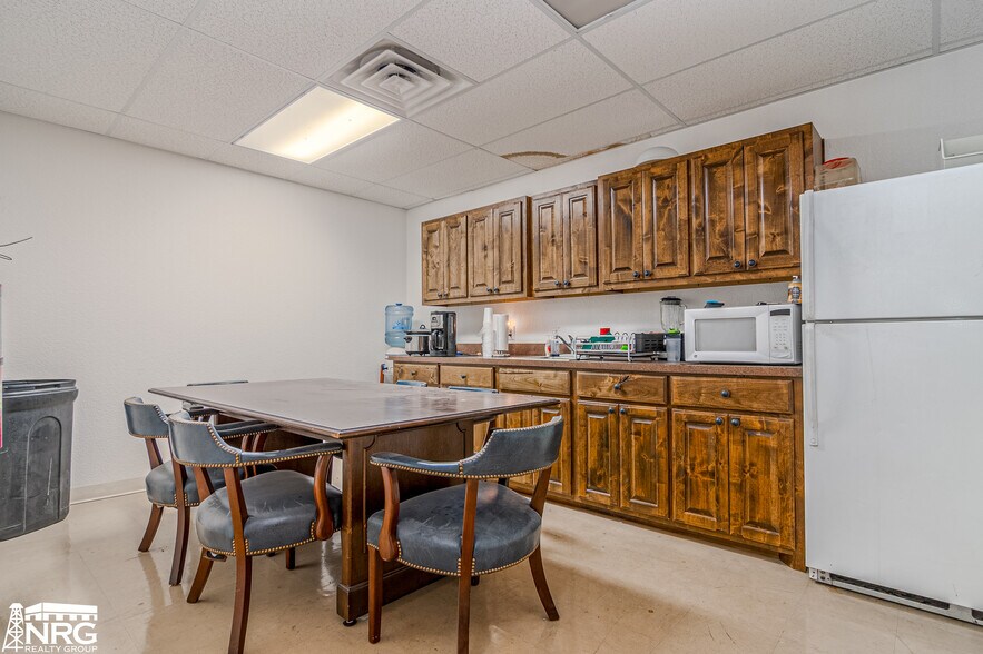 More Photos Of 2550 Emmihoff, Odessa Manufacturing For Lease