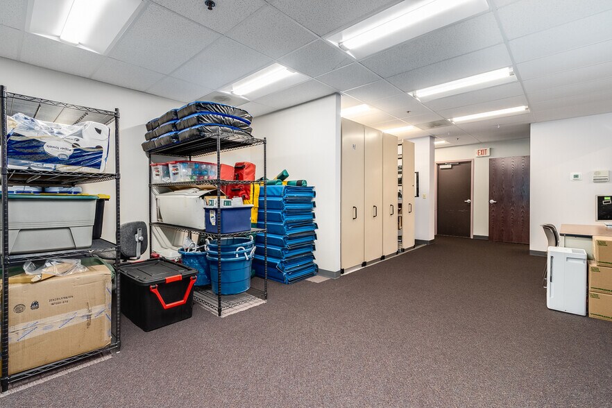 More Photos Of 355 Smoke Tree Plaza Dr, North Aurora Office For Lease