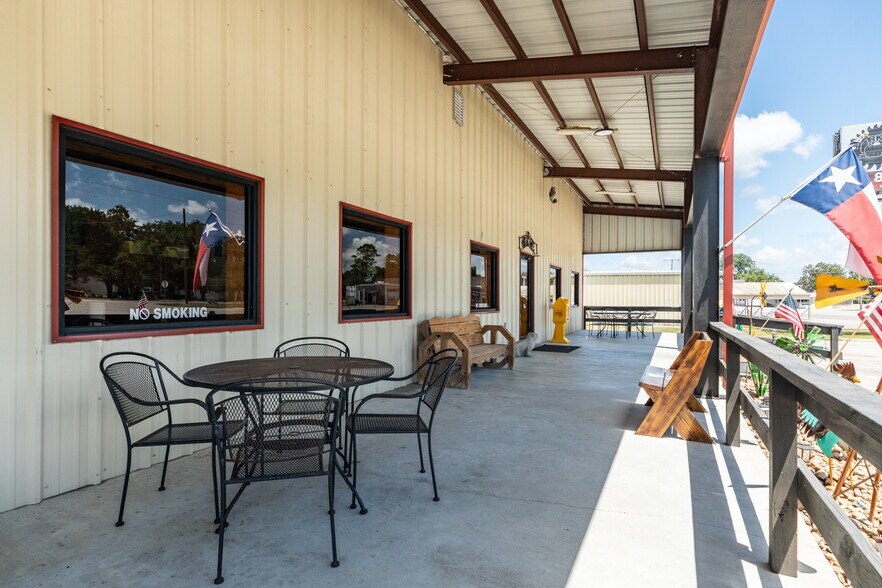 More Photos Of 714 N Main St, Sweeny Restaurant For Sale