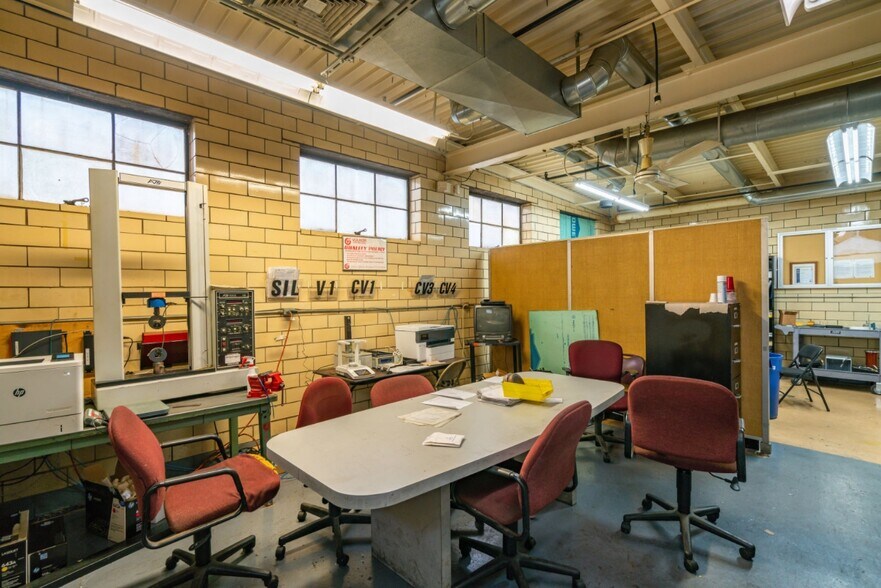 More Photos Of 621 Dana St NE, Warren Manufacturing For Lease