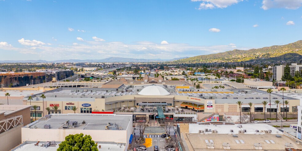 More Photos Of 201 E Magnolia Blvd, Burbank General Retail For Lease