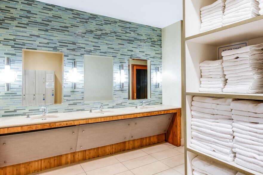 More Photos Of 15455 Dallas Pky, Addison Office For Lease