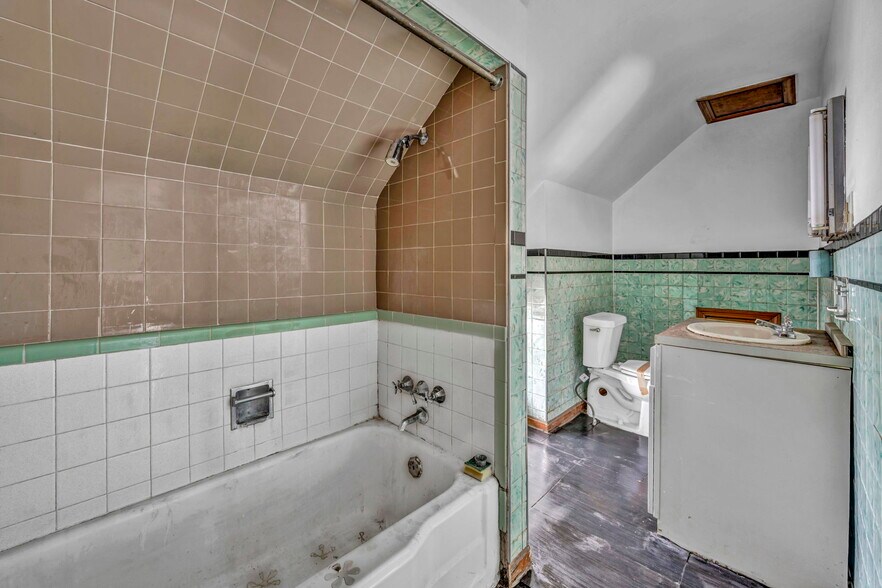 More Photos Of , Lorain Unknown For Sale
