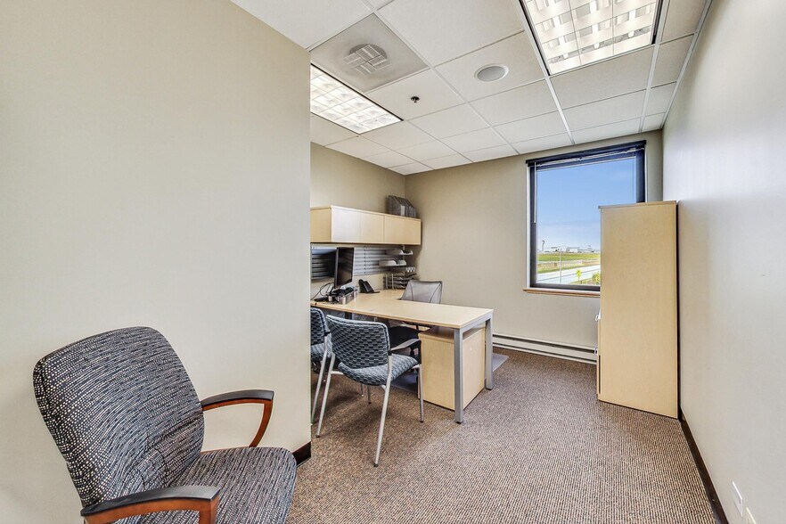 More Photos Of 10700 W Higgins Rd, Rosemont Loft Creative Space For Sale