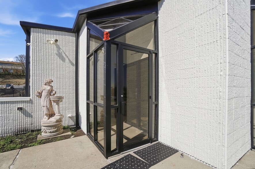 More Photos Of 1550 Magnolia Dr, Cincinnati Warehouse For Lease