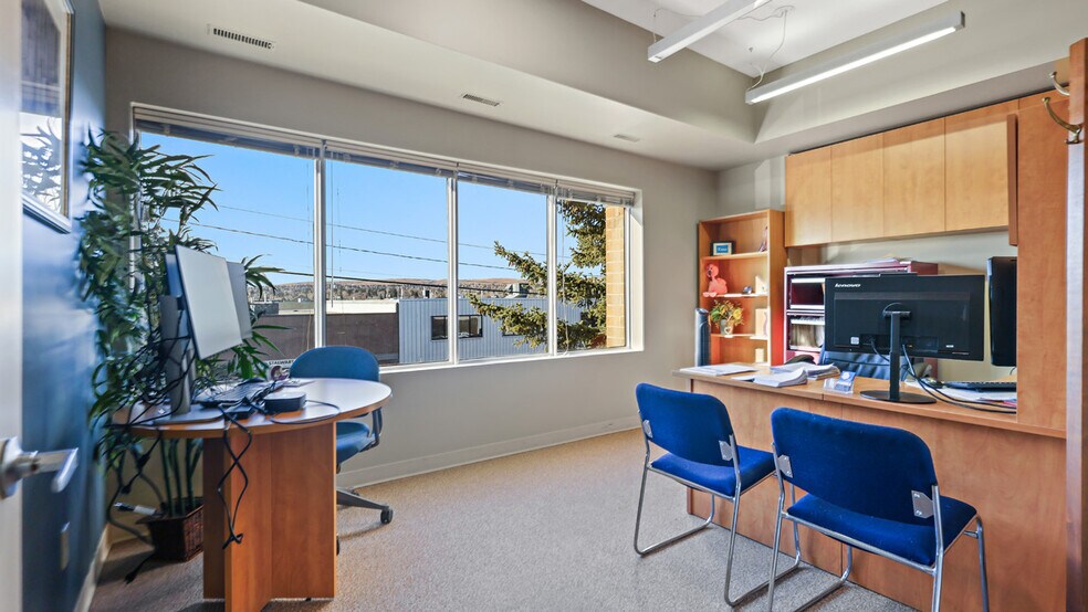 More Photos Of 76 Skyline Cres NE, Calgary Office For Sale