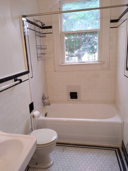 More Photos Of 219 W Magnolia Ave, San Antonio Apartments For Sale