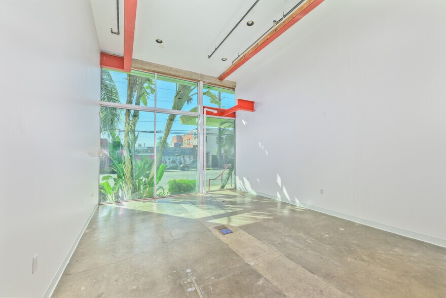 More Photos Of 6121 Santa Monica Blvd, Los Angeles Showroom For Lease