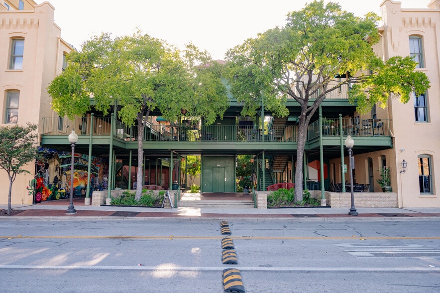 More Photos Of 119 Heiman St, San Antonio Unknown For Lease