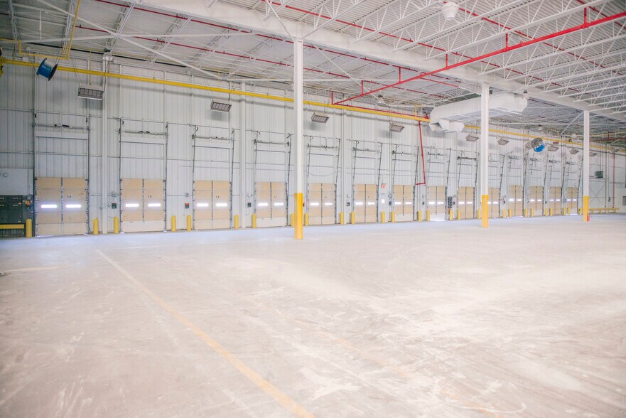 More Photos Of 410 E Lyerla Dr, Herrin Distribution For Lease