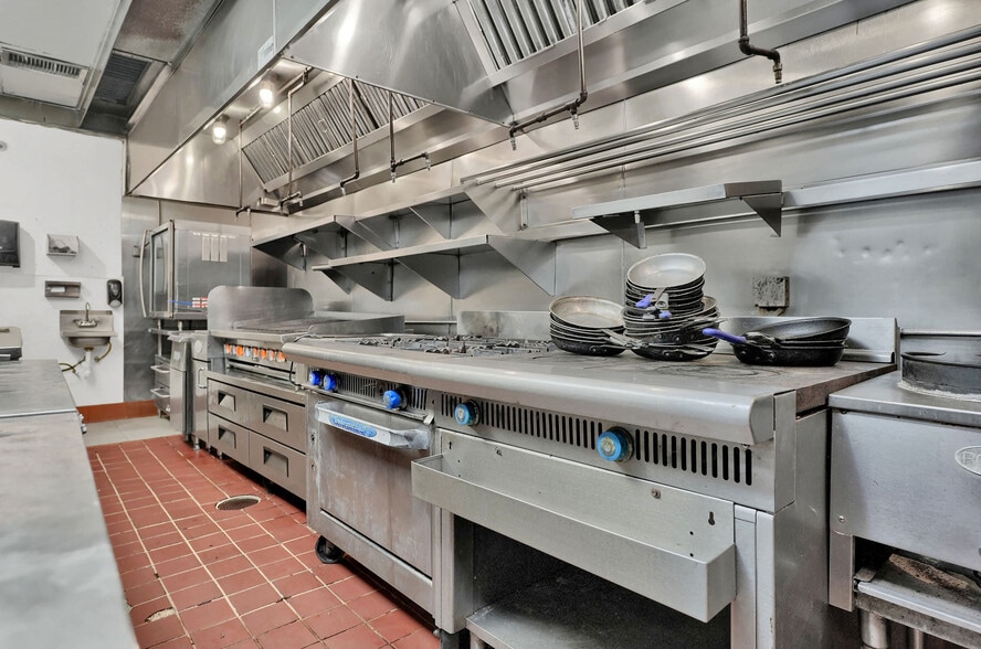 More Photos Of 211-221 Navarre Ave, Coral Gables Restaurant For Lease