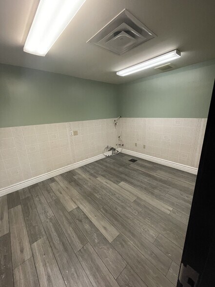 More Photos Of 10702 W Peoria Ave, Sun City Freestanding For Lease