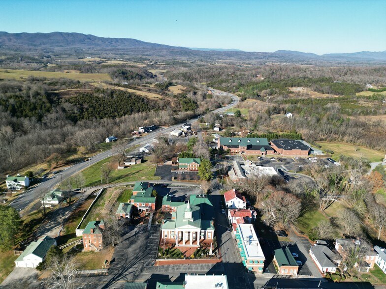 More Photos Of 5 W Back St, Fincastle Office For Lease