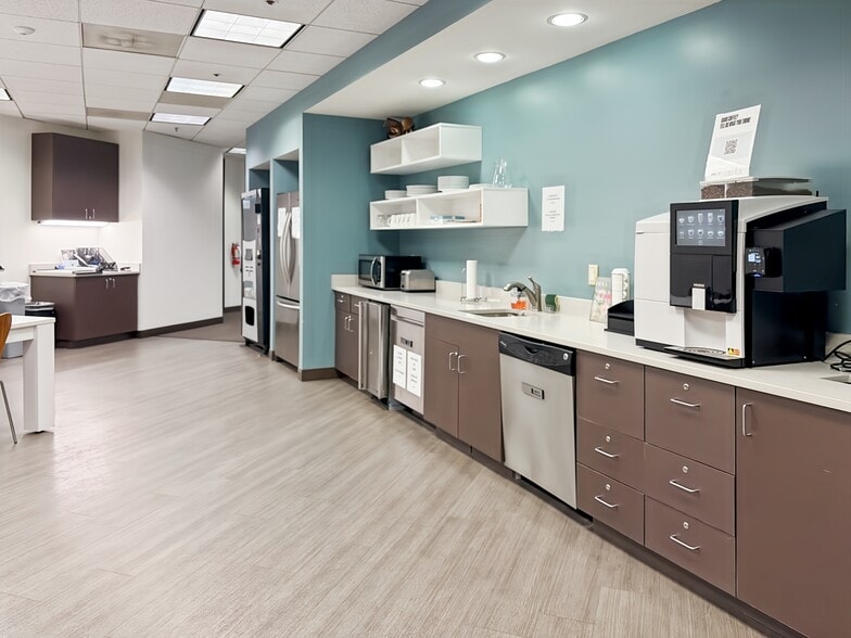 More Photos Of 3001 N Rocky Point Dr E, Tampa Coworking Space