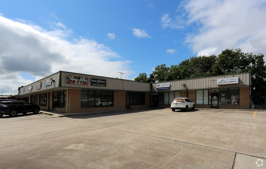 Primary Photo Of 1010 S Magnolia Blvd, Magnolia General Retail For Sale