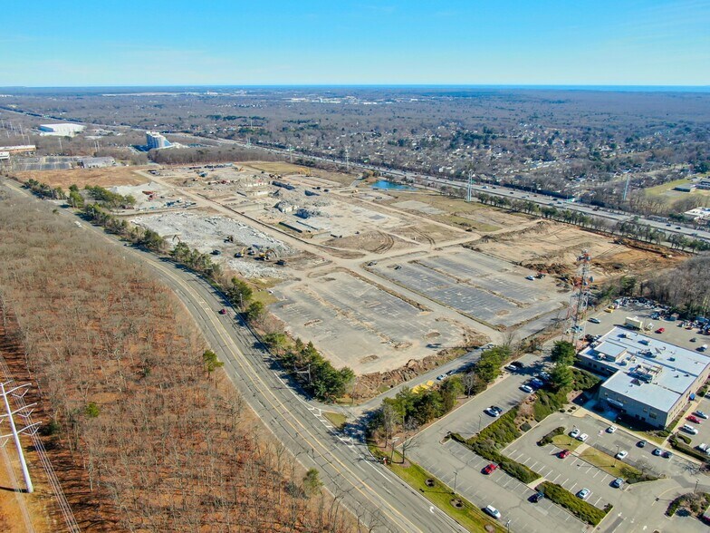 More Photos Of 1 Ca Plz, Hauppauge Warehouse For Lease