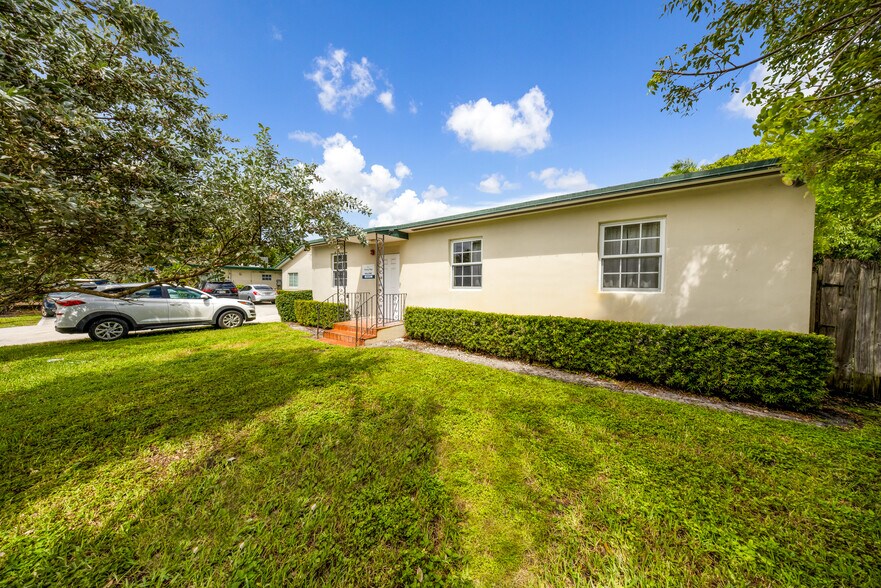 More Photos Of 1845 Garfield St, Hollywood Assisted Living For Sale