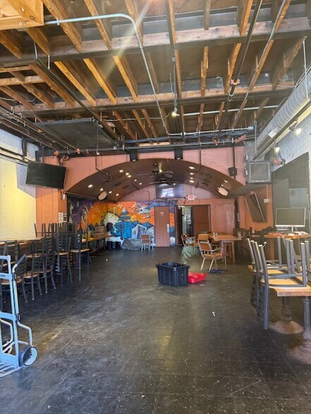 More Photos Of 188 Main St, Burlington Restaurant For Lease