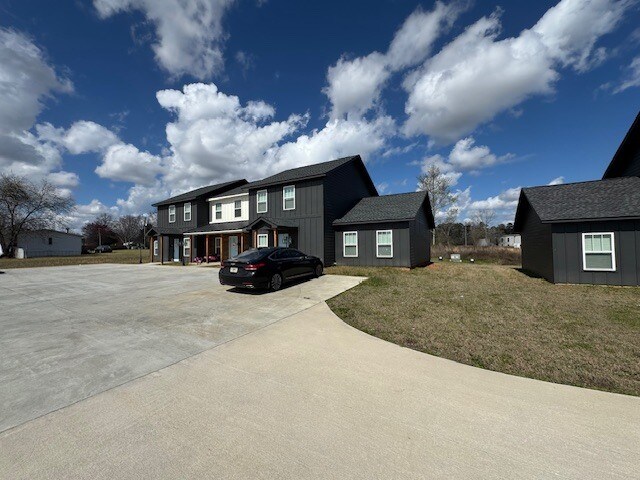 More Photos Of 514 Riddleville Rd, Sandersville Apartments For Sale