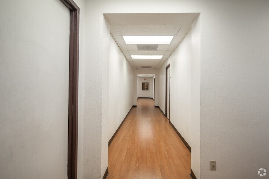 More Photos Of 1711 W Irving Blvd, Irving Medical For Lease