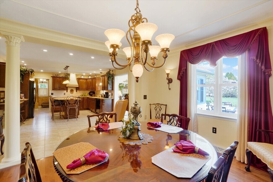 More Photos Of 2553 Roosevelt Ave, York Flex For Sale