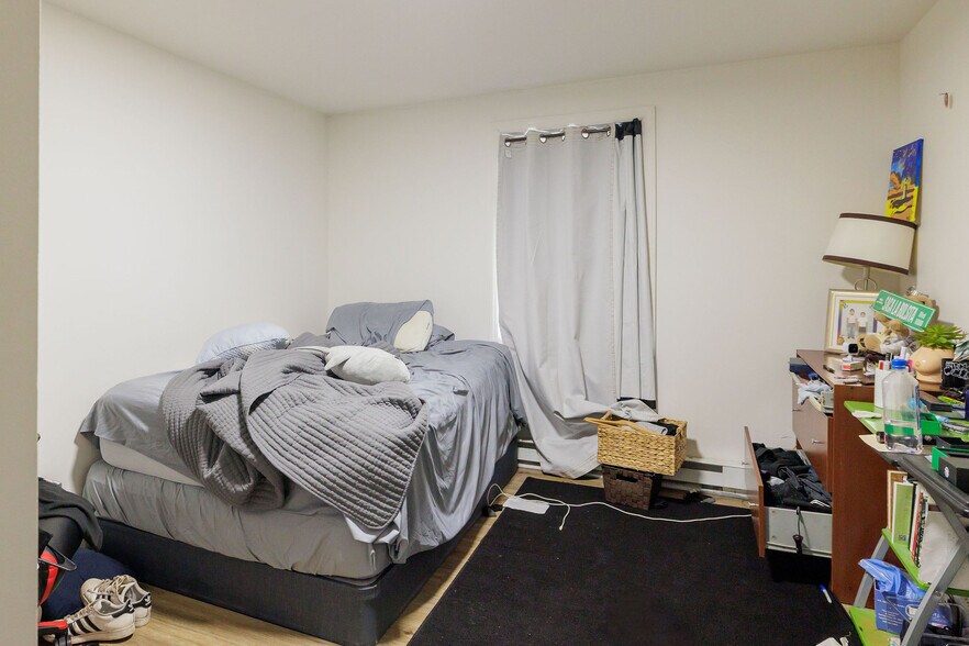 More Photos Of 139 S Main St, Sheffield Freestanding For Sale