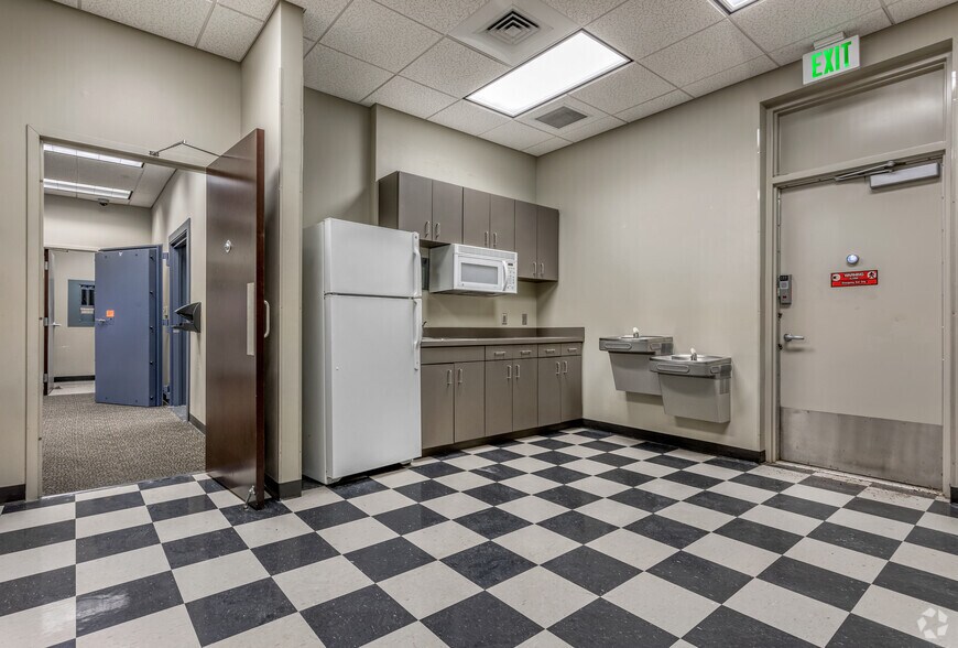 More Photos Of 5252 Ehrlich Rd, Tampa Bank For Sale