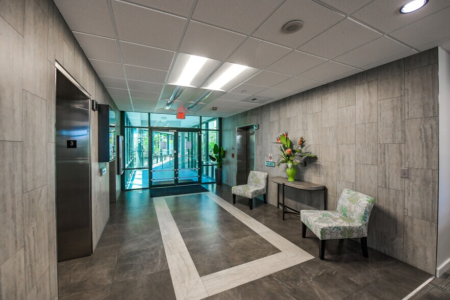 More Photos Of 1401 W Manatee Ave, Bradenton Office For Lease