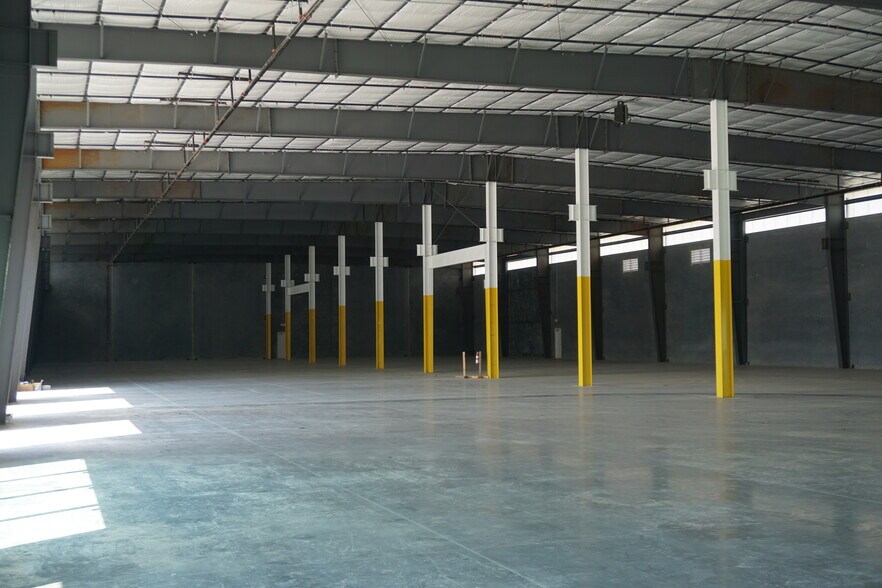 More Photos Of 0 N Main St, Pearland Distribution For Sale