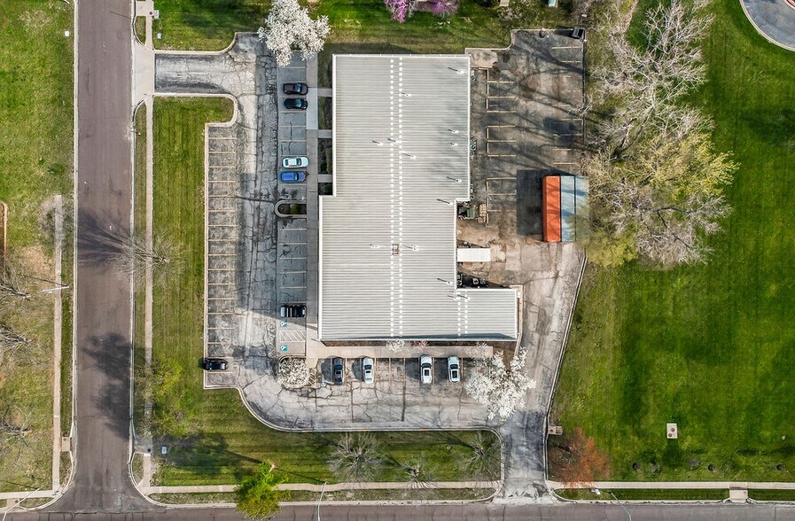 More Photos Of 12635-12651 Hemlock St, Overland Park Showroom For Lease