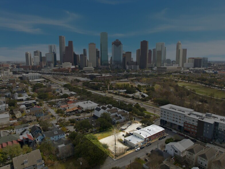 More Photos Of 2020 N Memorial Way, Houston Office Residential For Sale