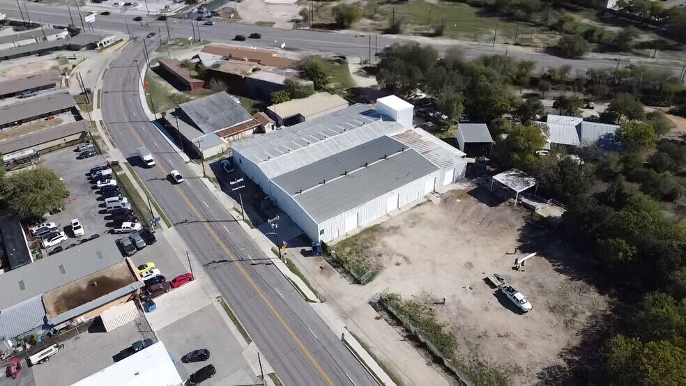 More Photos Of 2833 Roosevelt Ave, San Antonio Warehouse For Lease