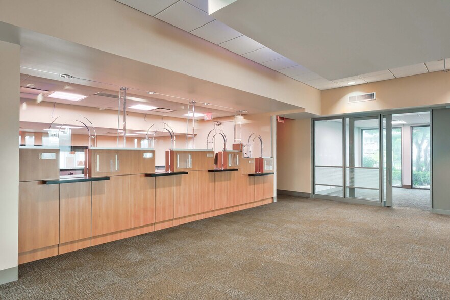 More Photos Of 1200 E Blue Heron Blvd, West Palm Beach Storefront Retail Office For Lease