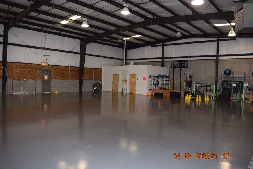 More Photos Of 19 Baron Park Rd, Fredericksburg Light Distribution For Lease