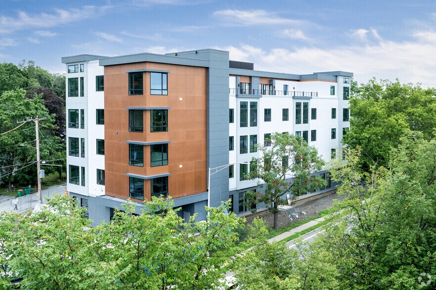 Primary Photo Of 44 Springside Ave, Arlington Apartments For Lease